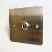 Avainkytkin AK2U impulssitoiminen uppoasennukseen.