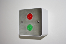 MV-300P Merkkivaloyksikkö ledeillä pinta-asennukseen