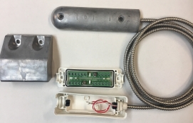 DCF102 Nosto-oven magneettikosketin, avautuva, 2m kaapeli+johtosuojus, kosketinväli 50mm